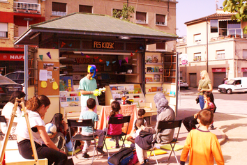 Activitats al KIOSK de la plaça de la Generalitat per a infants i famílies